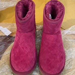 UGG Australia Arden Dark Pink Suede Quilted Faux Shearling Booties Size 8